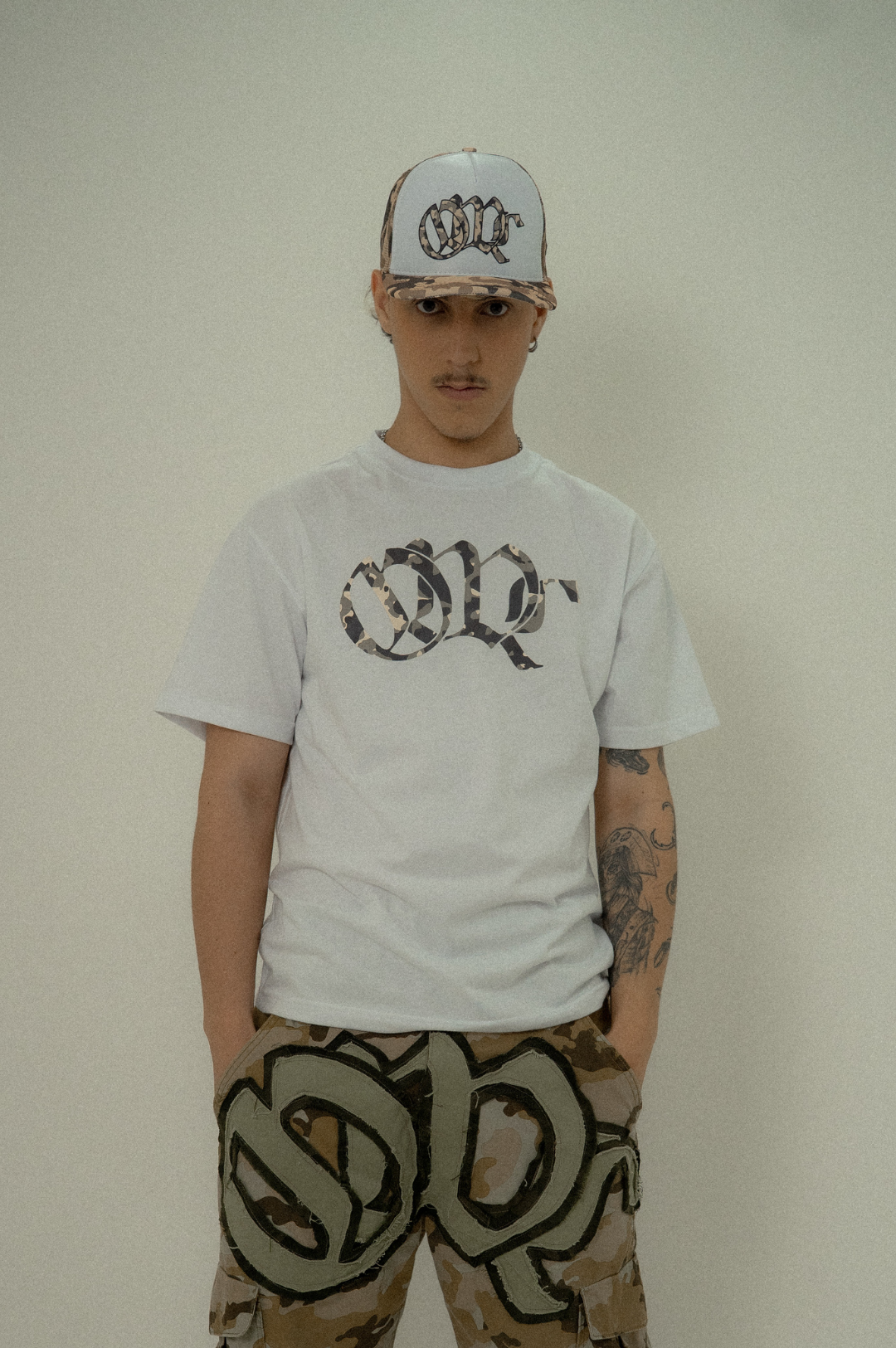 Camiseta Owl Logo Camuflada Branca