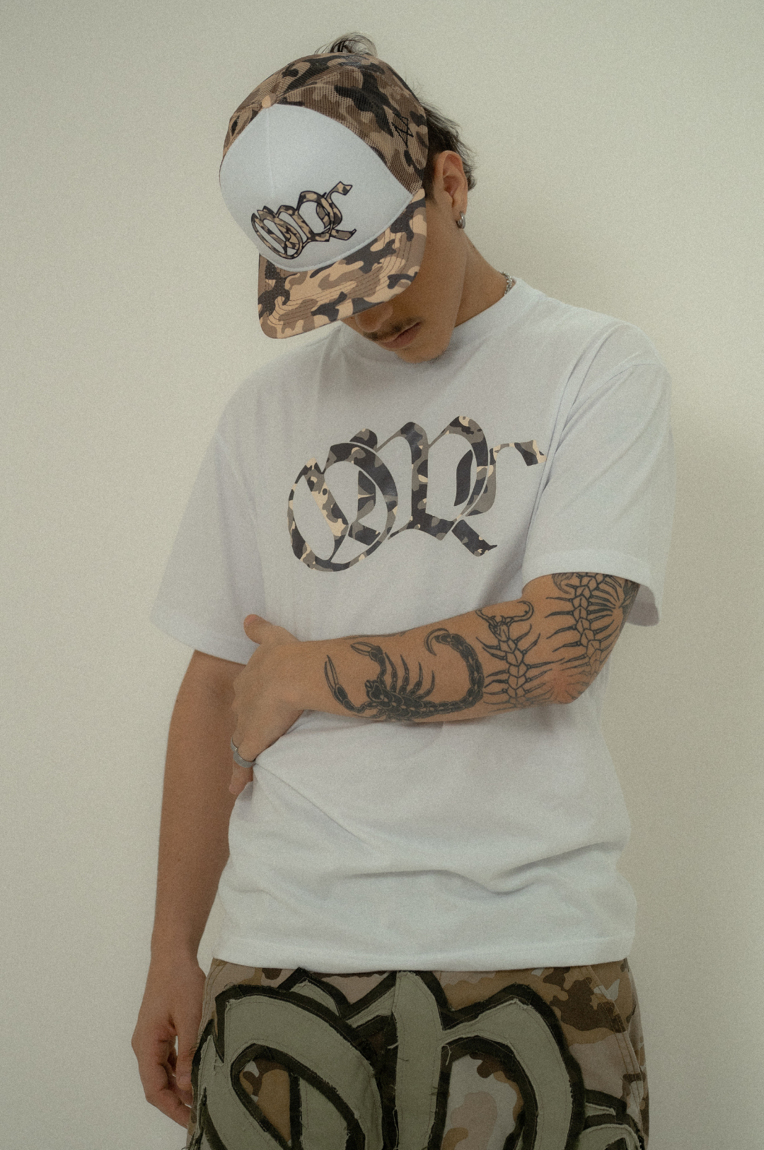 Camiseta Owl Logo Camuflada Branca