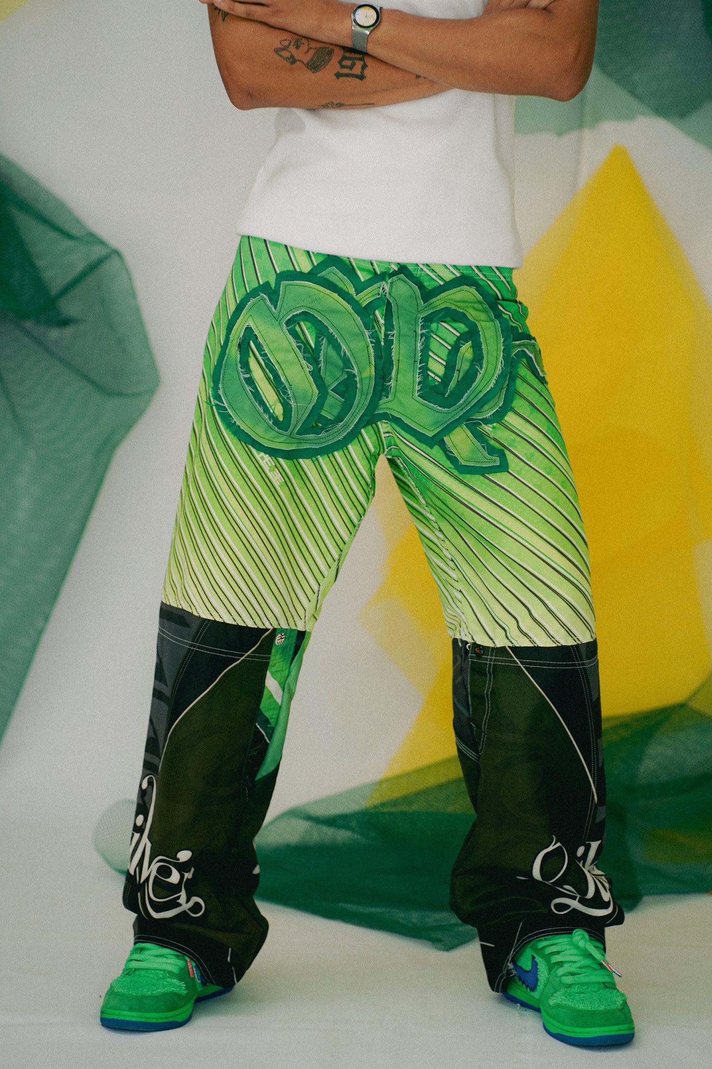 Calça baggie customizada OWLSHIT tactel VERDE CANA